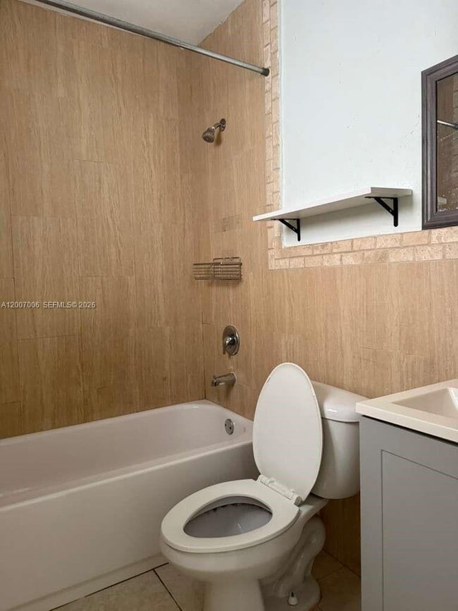 Foto del edificio - 890 NW 45th Ave