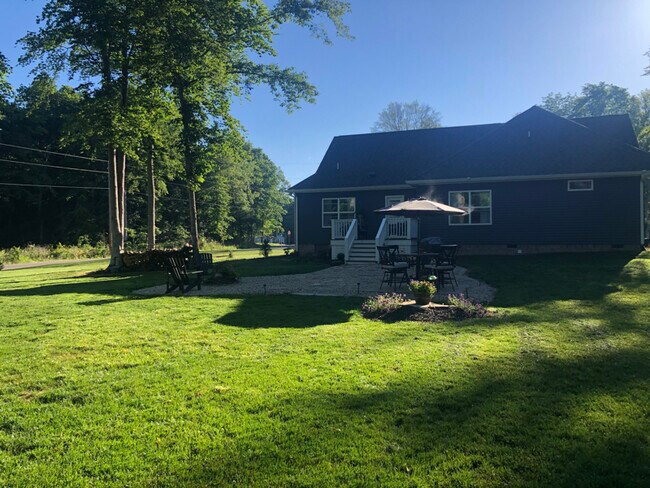 Building Photo - 300 Clancey Ln