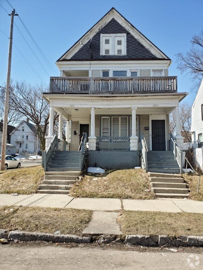 Columbia Park Apartments for Rent with Parking Milwaukee, WI 1