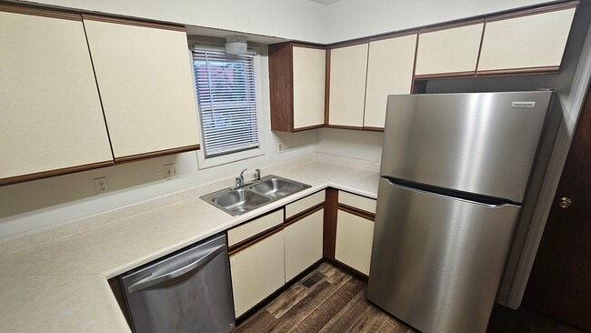 Foto del edificio - College Park - August 2026