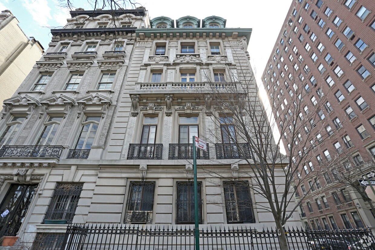 Building Photo - 330 Riverside Dr