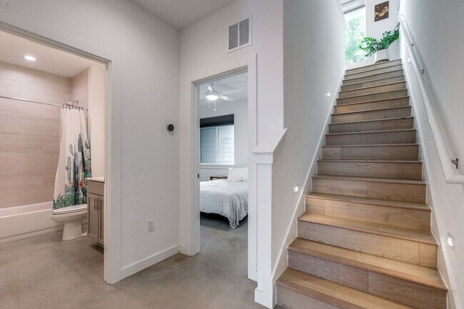 Building Photo - 102 Tendick St