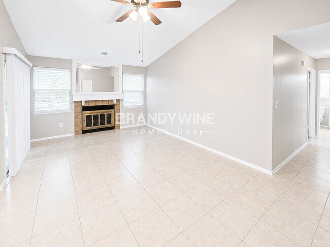 Foto del edificio - 5165 Thoroughbred Blvd