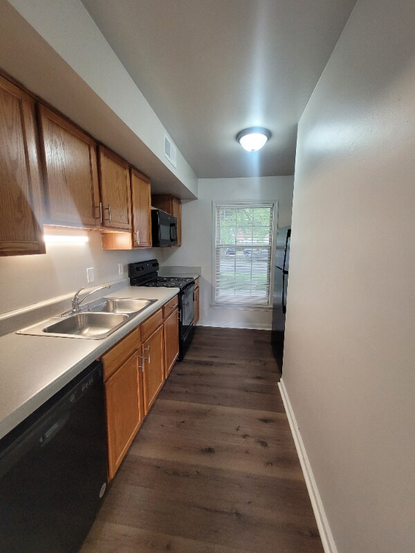 Building Photo - 4 Bainbridge Ave