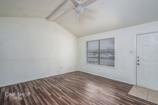 Foto del edificio - 1718 N Mockingbird Ln