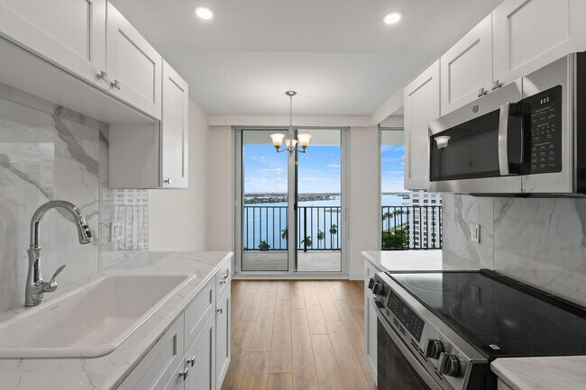 Building Photo - 1701 S Flagler Dr
