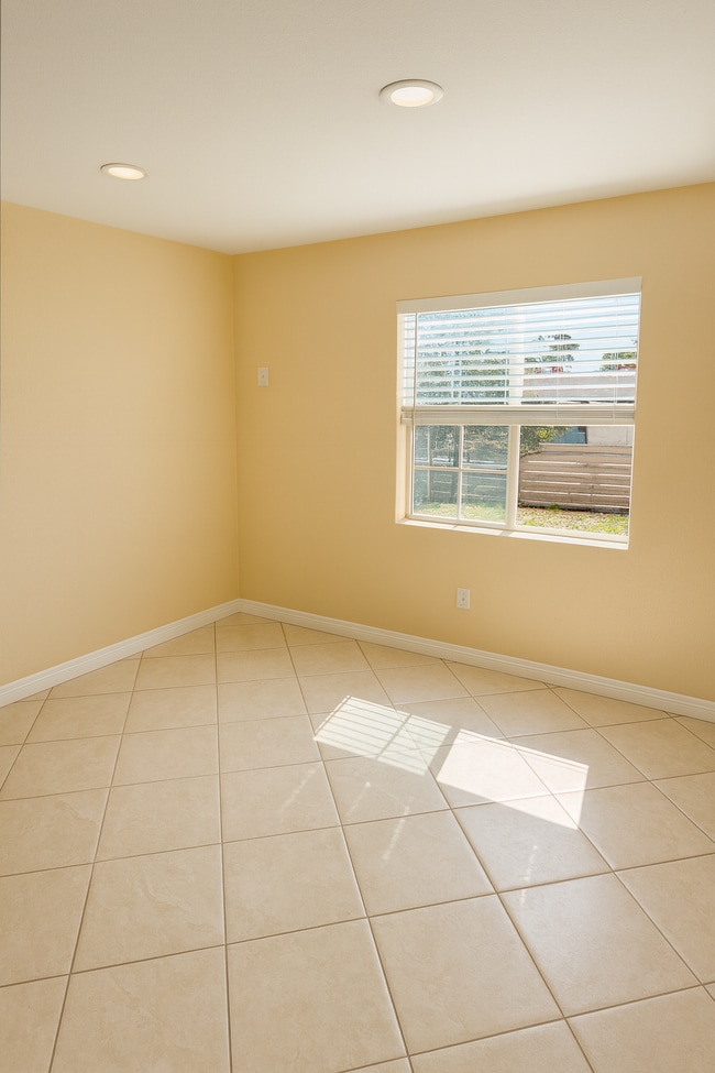 Foto del edificio - 1906 Stewart St