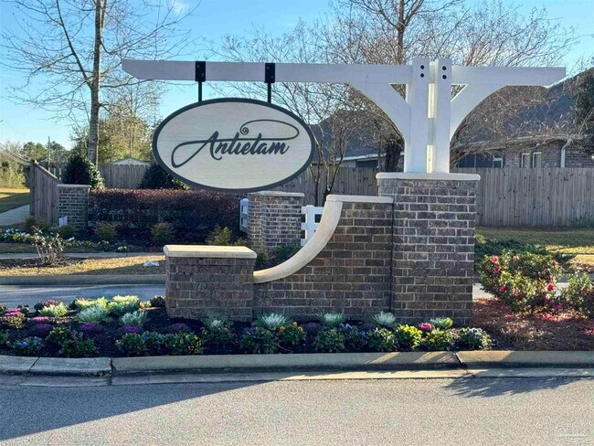 Foto del edificio - 7879 Burnside Lp