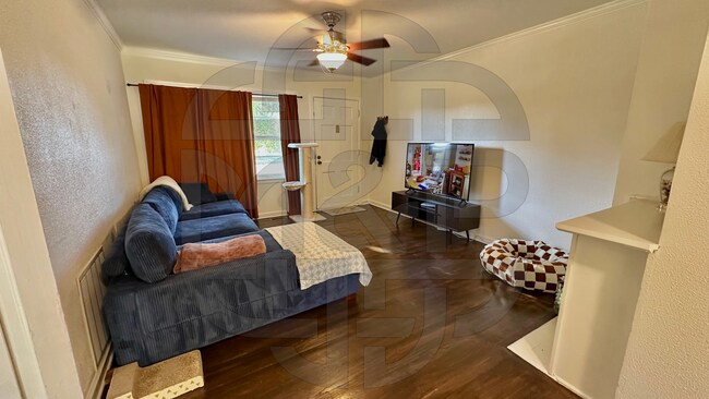 Foto del edificio - 1214 N Crestway St