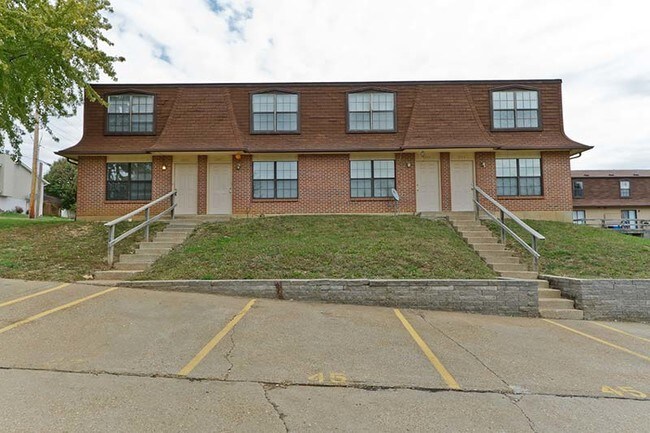 Building Photo - 2025 Essex Dr