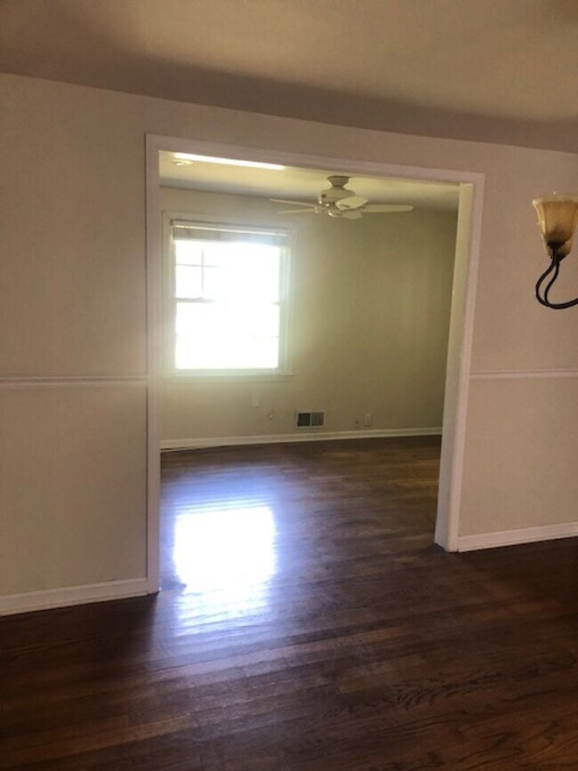Foto del edificio - 7264 Roe Ave