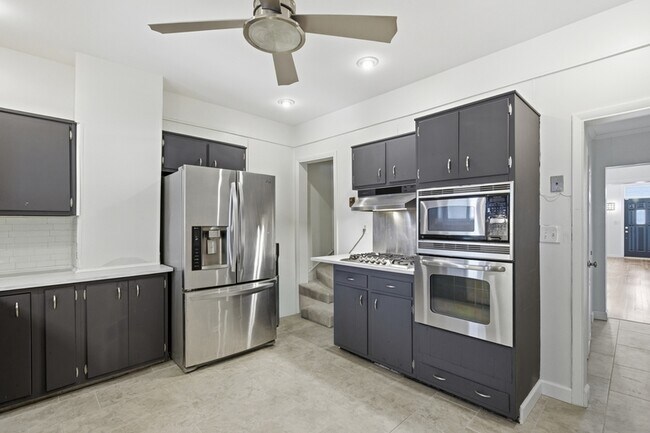 Building Photo - 2812 Clifton Ave