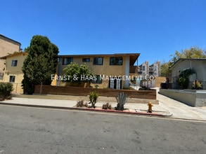 Building Photo - 426 Golden Ave