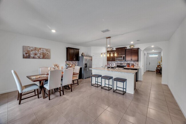 Foto del edificio - 5306 Entertainment Way