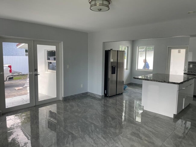 Foto del edificio - 3301 NW 11th St