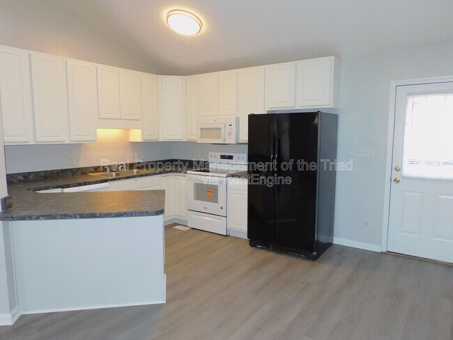 Foto del edificio - 4301 Edgemore Rd