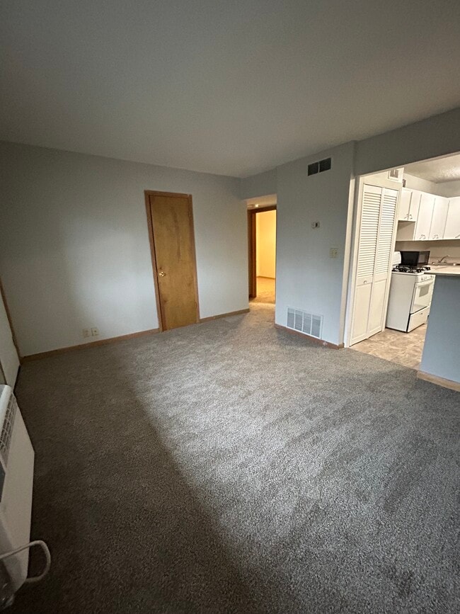 Building Photo - Rollins Place