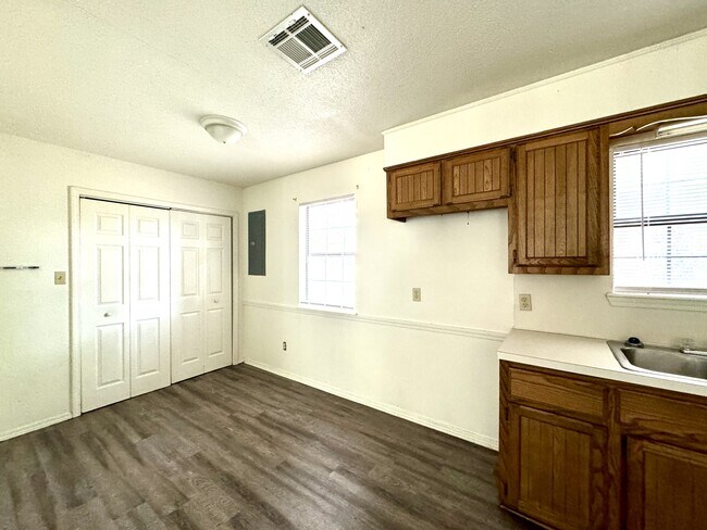 Building Photo - 301 Carson Rd
