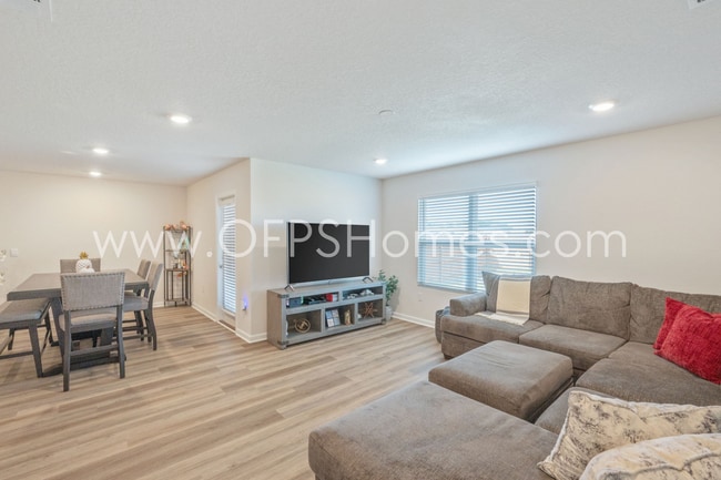 Building Photo - CRESTVIEW 4BED/2BATH - AVAILABLE JUNE 1ST!