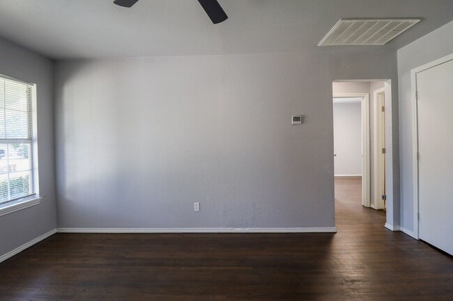 Building Photo - Fully renovated 3 bed, 1 bath home in West