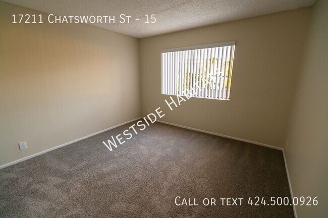 Foto del edificio - 17211 Chatsworth St