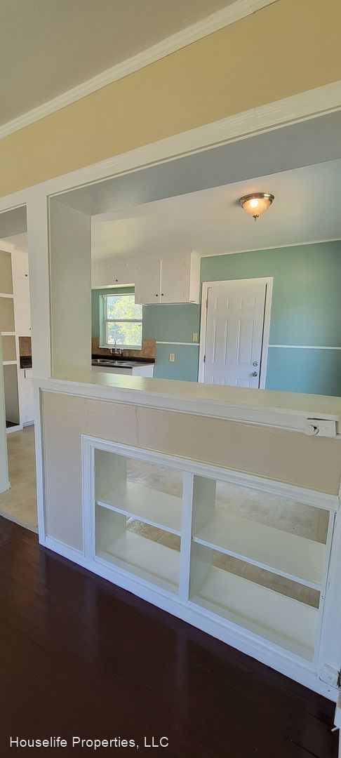 Building Photo - 2 br, 1 bath House - 410 W 75th