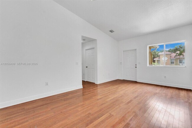 Foto del edificio - 7851 NW 6th St
