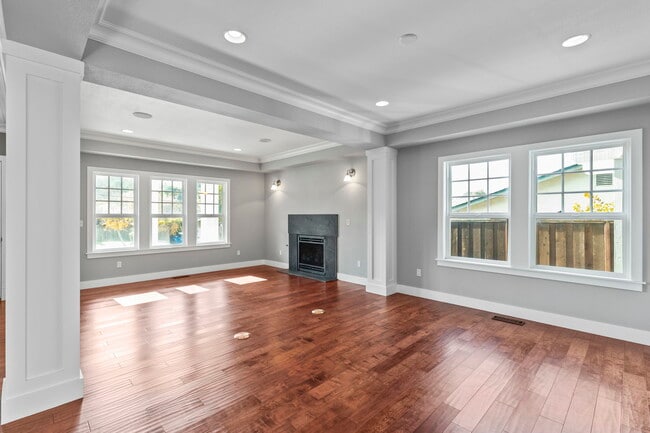 Foto del edificio - 335 Gil Blas Rd