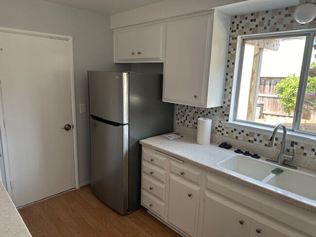 Building Photo - 3 Bedroom Goleta Home