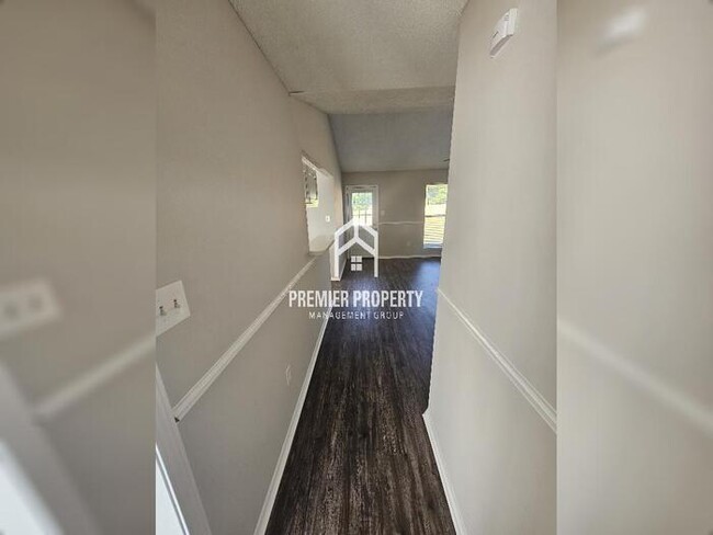 Building Photo - 6249 Oak Run Dr W