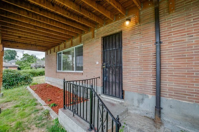 Building Photo - 9272 Spear Pl S