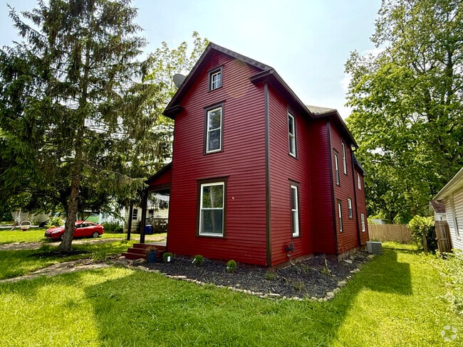 Building Photo - 1523 Graham Rd