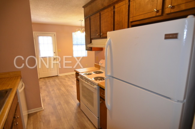 Foto del edificio - 2374 Basswood Dr