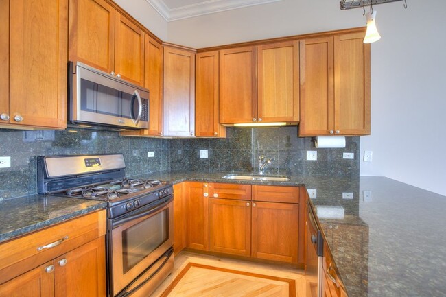 Foto del edificio - 3012 W Fullerton Ave