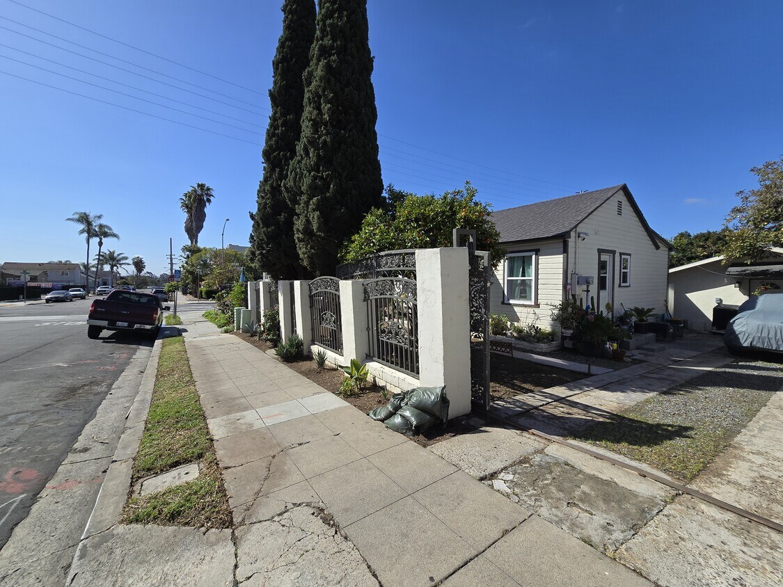 Building Photo - 936 S 37th St