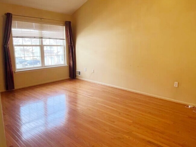 Building Photo - 8 Gallop Ln