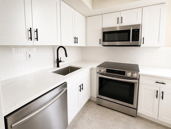 Foto del edificio - 6816 Bellevue Ave