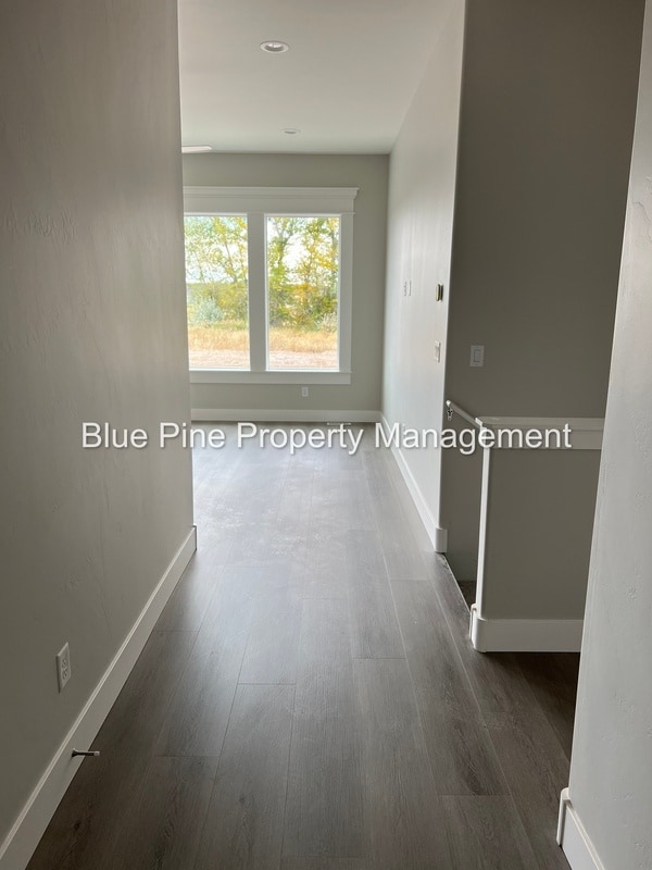 Building Photo - 4211 N Ventura Ave