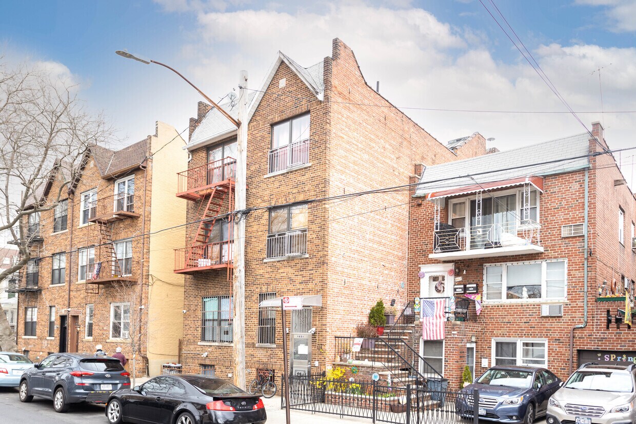 Primary Photo - 1659 W 7th St