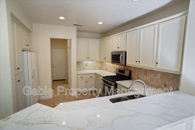 Foto del edificio - 30343 W Cedar Oak Ln