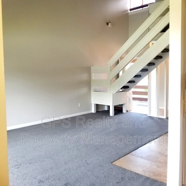 Photo - 444 Orienta Point St House