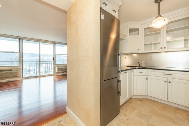 Foto del edificio - 300 Main St