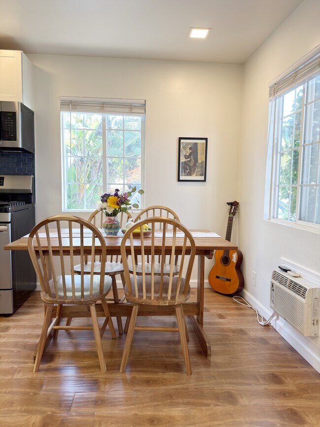 Foto del edificio - Atwater Village Bungalow Unit #2