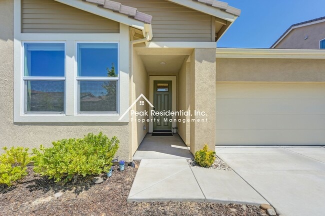 Building Photo - Beautiful 4bd/2ba Lincoln Home!