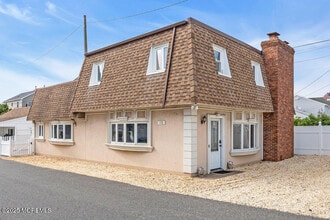 Building Photo - 102 W Colony Rd