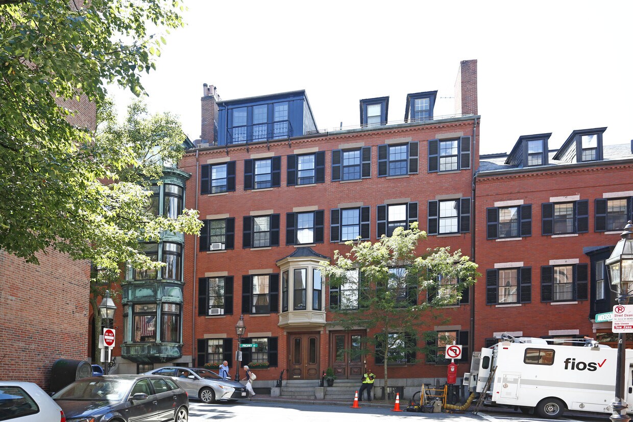 Primary Photo - 60 Pinckney St