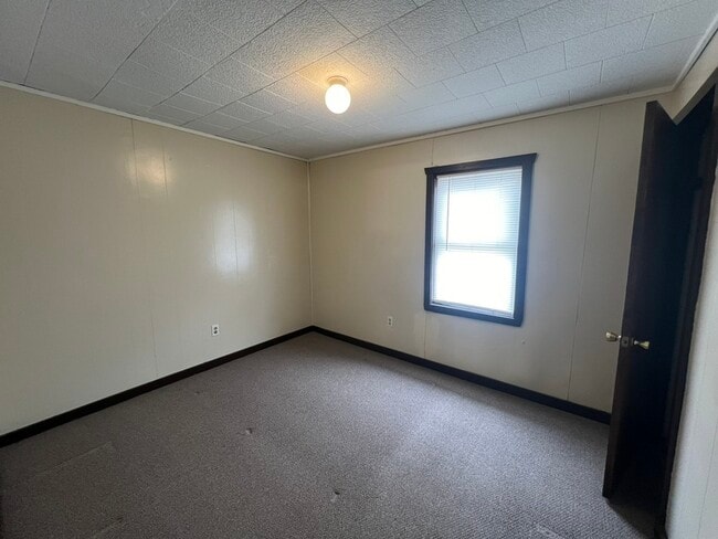 Building Photo - 14 Canonicus St