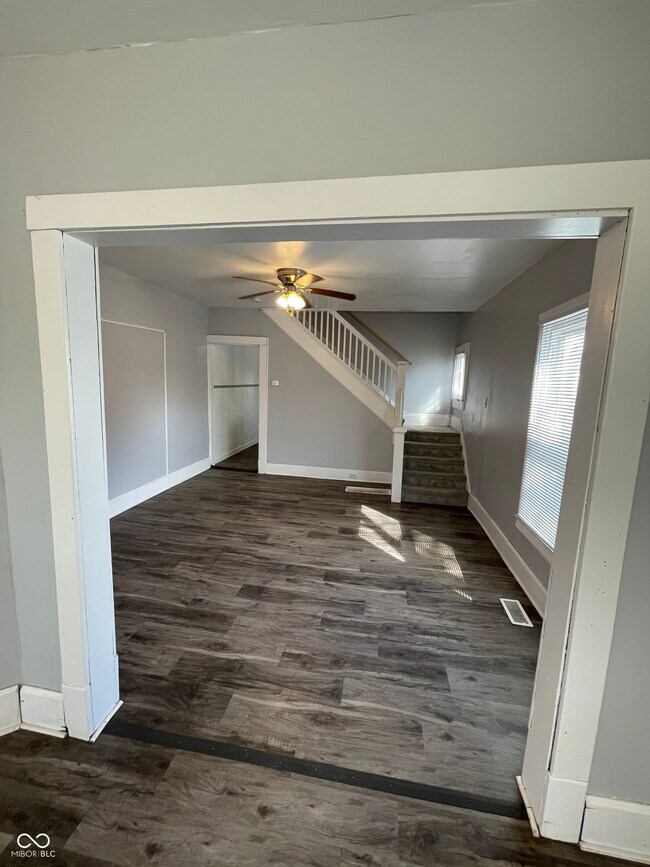 Foto del edificio - 93 S 5th Ave