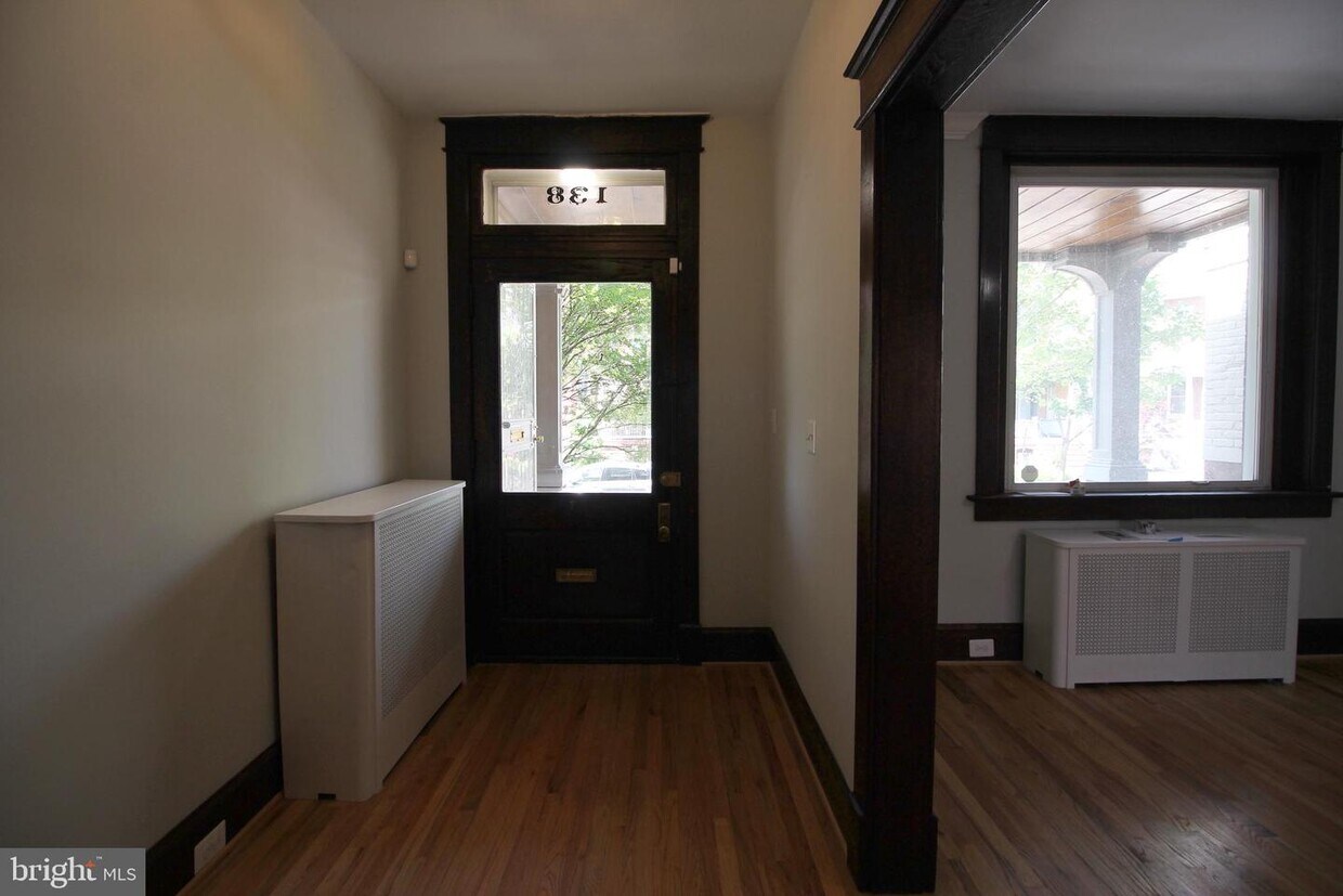 Foto principal - 138 Randolph Pl NW