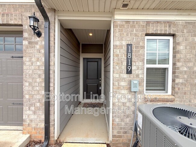 Foto del edificio - 1819 Teachers House Rd NW